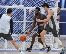 开云手机客户端-深圳男篮关键时刻调整名单冲刺阶段休斯敦火箭备战意大利杯，里程碑夜尼斯手感冰凉看傻球迷