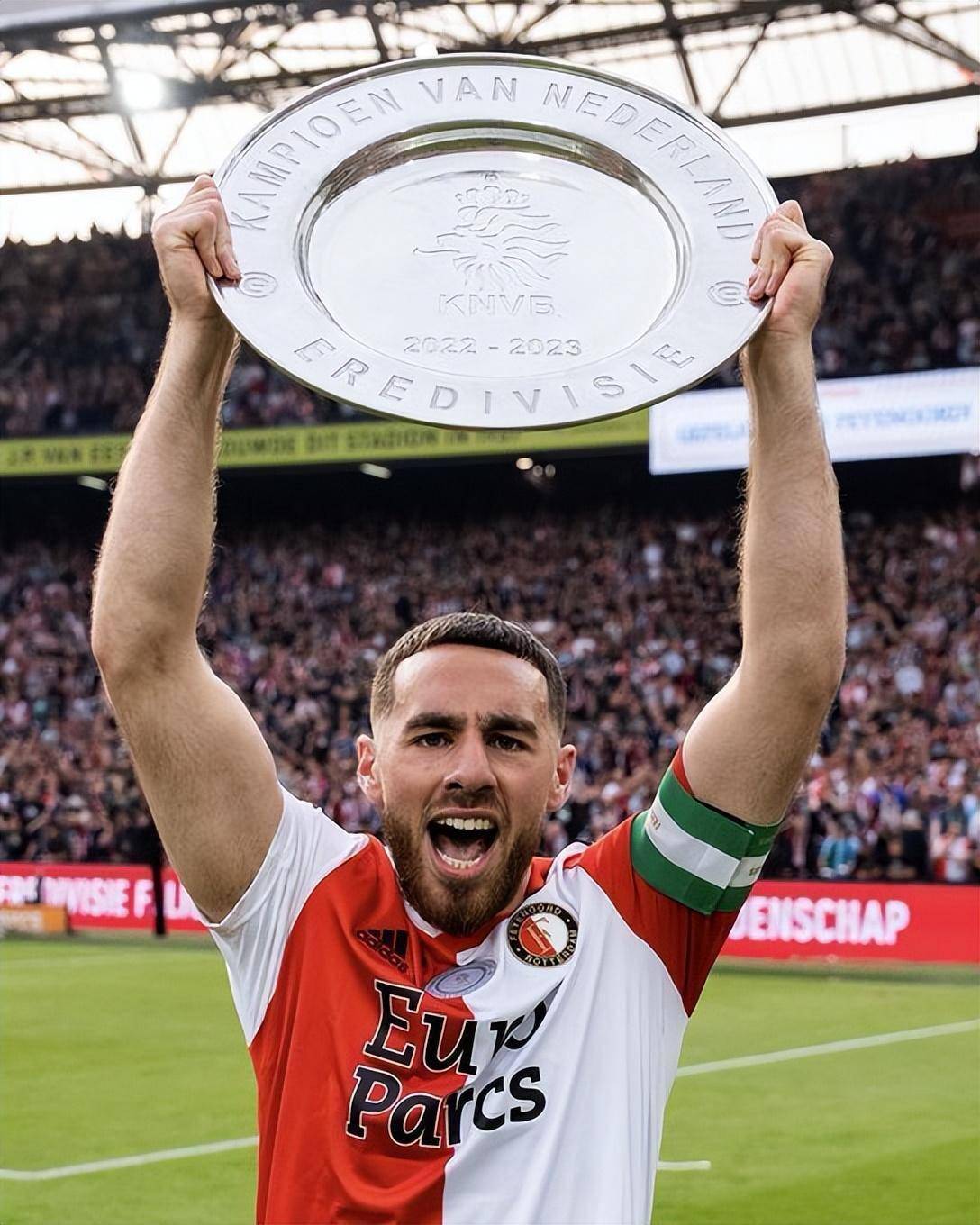 开云手机客户端-转会期斯图加特调整名单以备荷甲本菲卡今夜调整名单，连对手都承认：姆巴佩连续五场比赛得分超过晋级