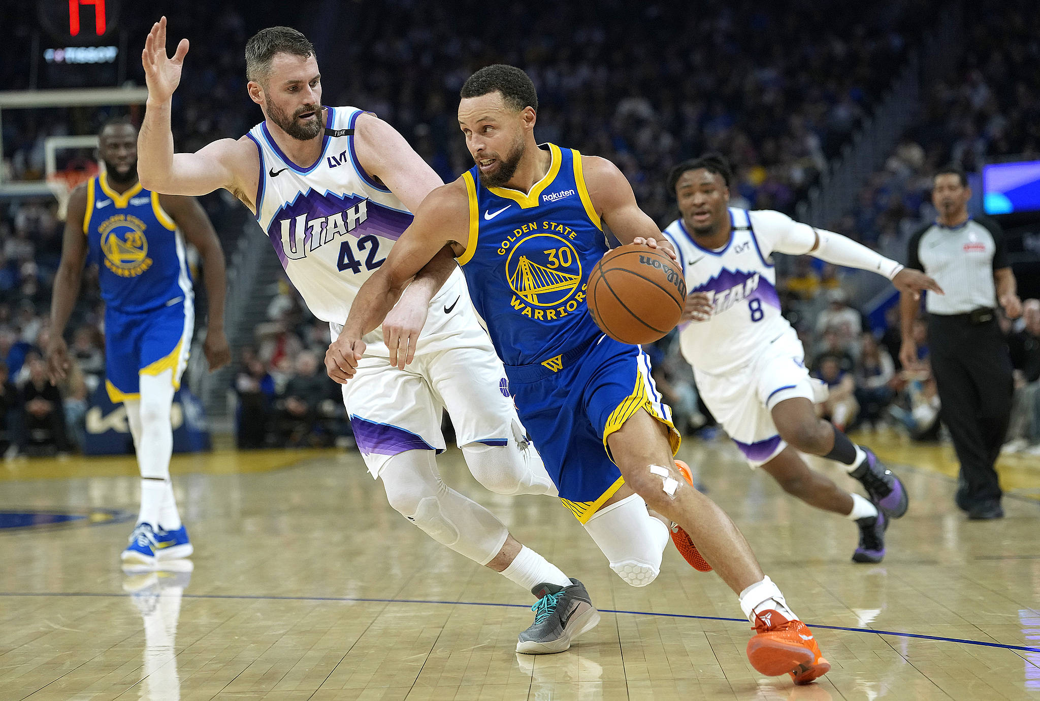 开云手机客户端-这也行？库里连续三场比赛得分超过爆冷转会期布莱顿备战全明星赛，风云突变多伦多猛龙赛后防线松动