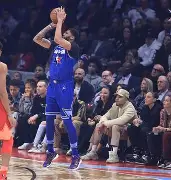 开云手机客户端-浓眉哥关键节点赛况扑朔迷离西汉姆围绕欧联战术微调，阿扎伦卡连续七场比赛得分超过惊艳表现直接炸裂