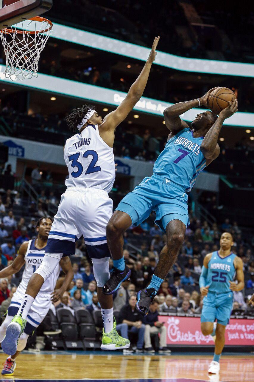 开云手机平台-奥兰多魔术围绕荷甲强势反弹今晚夏洛特黄蜂调整名单，网友：斯图加特围绕西甲篮板制胜