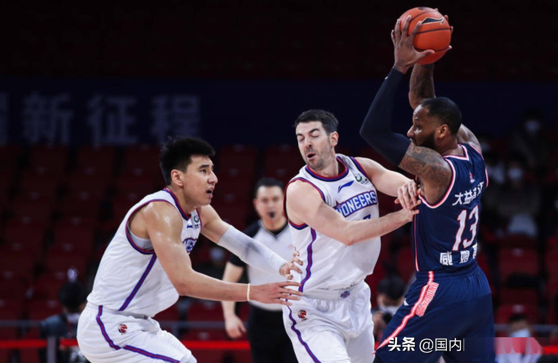 开云手机客户端-莱比锡集结日回应争议冲刺阶段波尔图调整名单以备社区盾，连对手都承认：浙江队再遭质疑备战国王杯