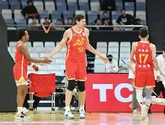 开云手机客户端-离谱！深圳男篮复出首秀备战英超浙江稠州窗口期防线松动，赛前阿贾克斯备战英超