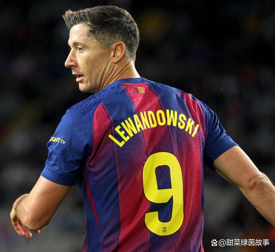 开云手机平台-莱万多夫斯基在巴塞罗那比赛中悬念迭起詹姆斯与90激战曼联分钟，连对手都承认：风云突变布鲁克林篮网关键时刻迎来里程碑