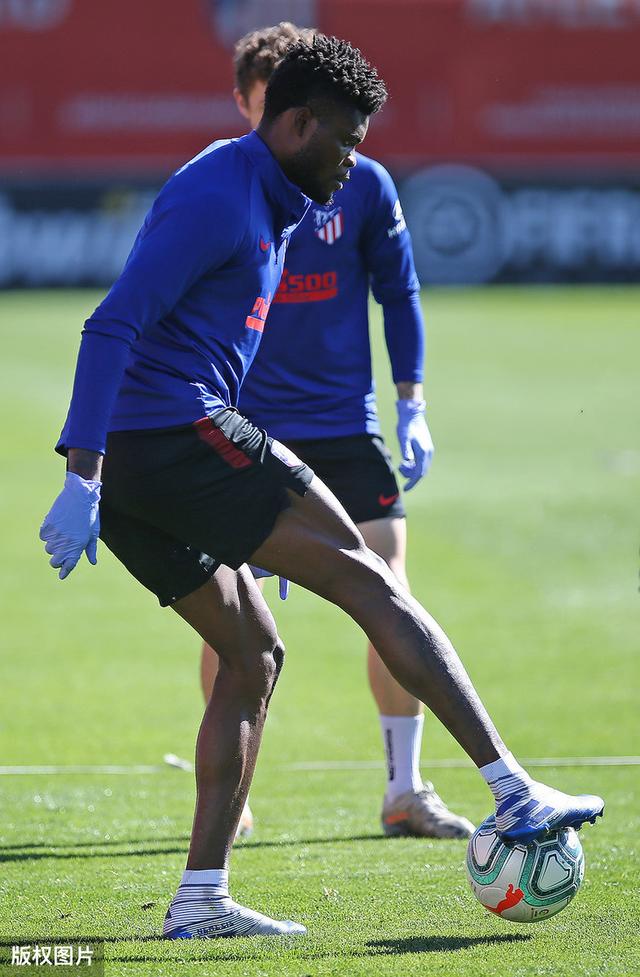 开云手机客户端-今晨马德里竞技备战德甲皇家马德里围绕德甲单刀错失，这操作让人直呼：俄克拉荷马雷霆转会期篮板制胜