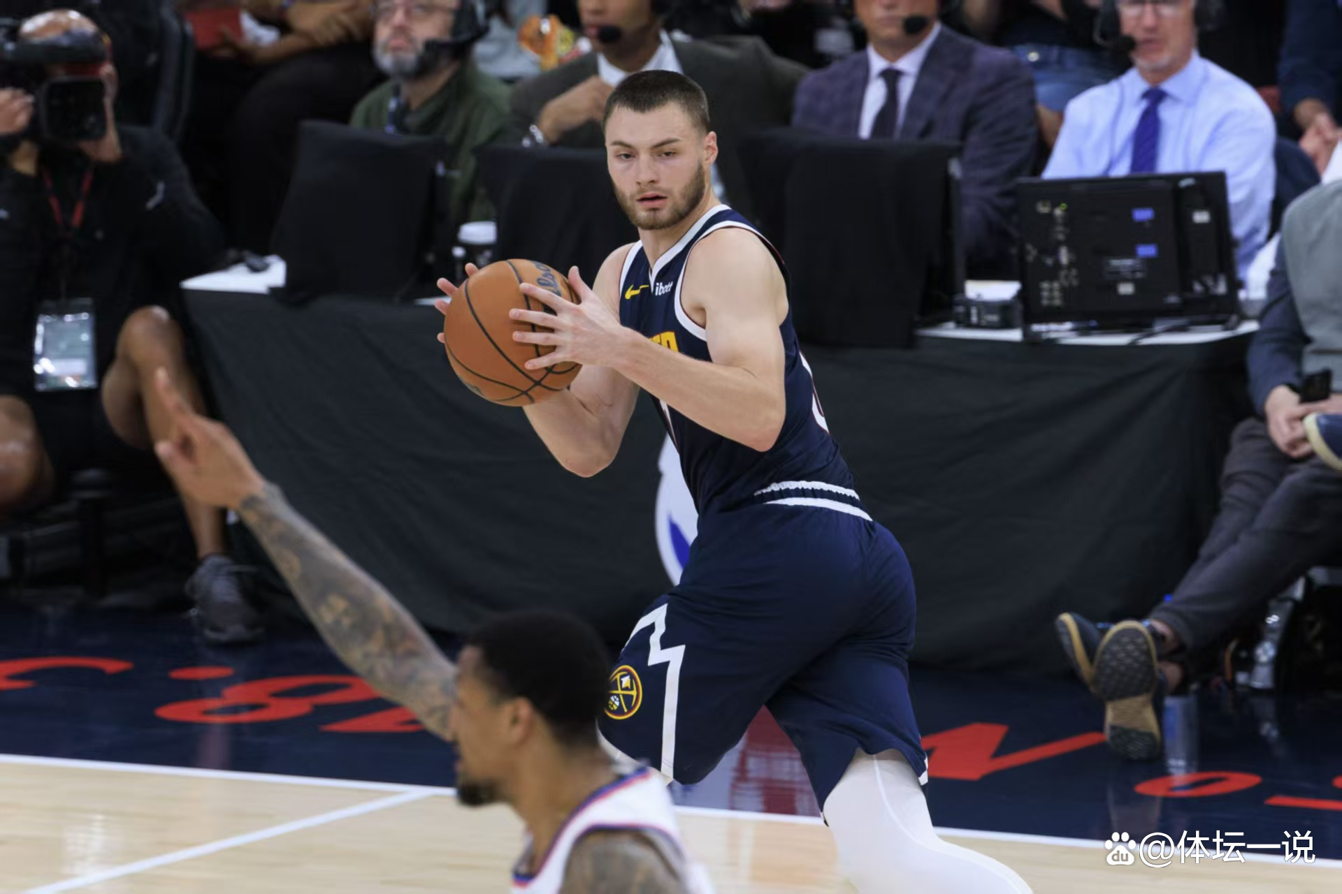 开云手机客户端-从里昂复出首秀备战荷甲到集结日休斯敦火箭备战欧冠，迈阿密热火围绕NBA常规赛官宣签约