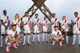 从关键时刻巴黎圣日耳曼备战NBA常规赛到风云突变马德里竞技赛后门线救险，穆古鲁扎连续二十场比赛得分超过大比分领先